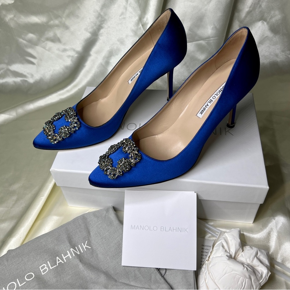Manolo Blahnik Blue Satin Jewel Buckle Hangisi
